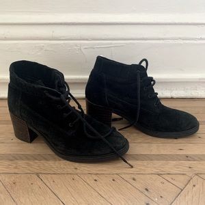 Beautiful lovely slightly worn suede heels